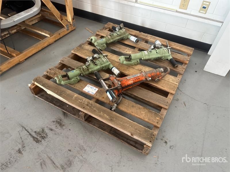 Charrue Quantity of (4) Pneumatic Demolition Breaker — occasion