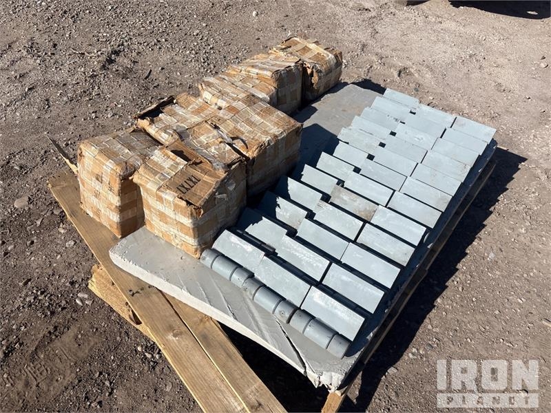 Saleuse Quantity of (89) Hinges — occasion