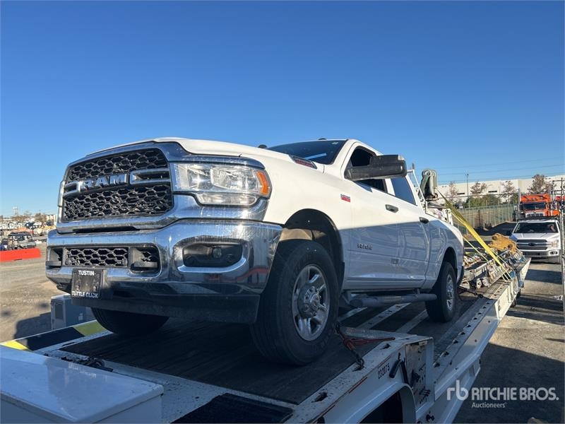 Fourgon utilitaire RAM 2500 4x4 Crew Cab Pickup — occasion 2021