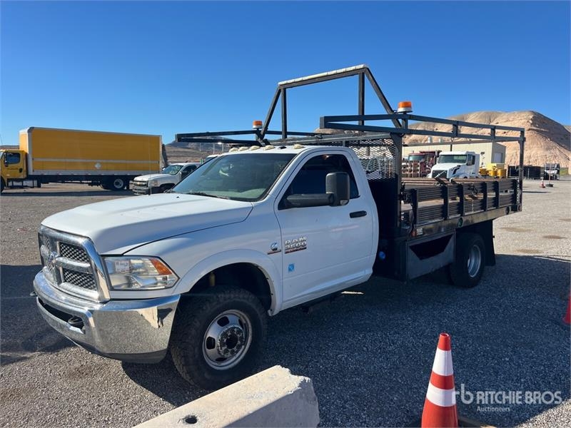 Camion plateau RAM 3500 — occasion 2015