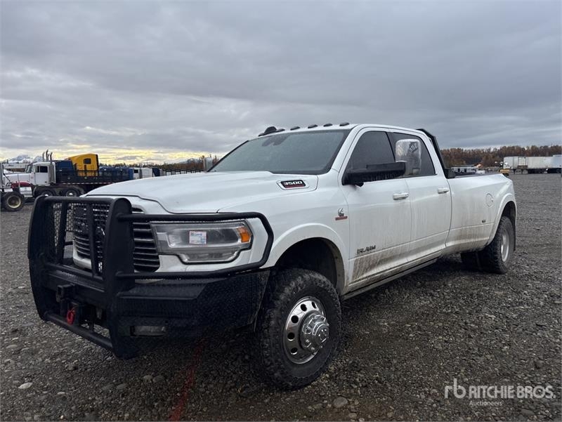 Fourgon utilitaire RAM 3500 Laramie 4x4 Crew Cab Pickup — occasion 2019