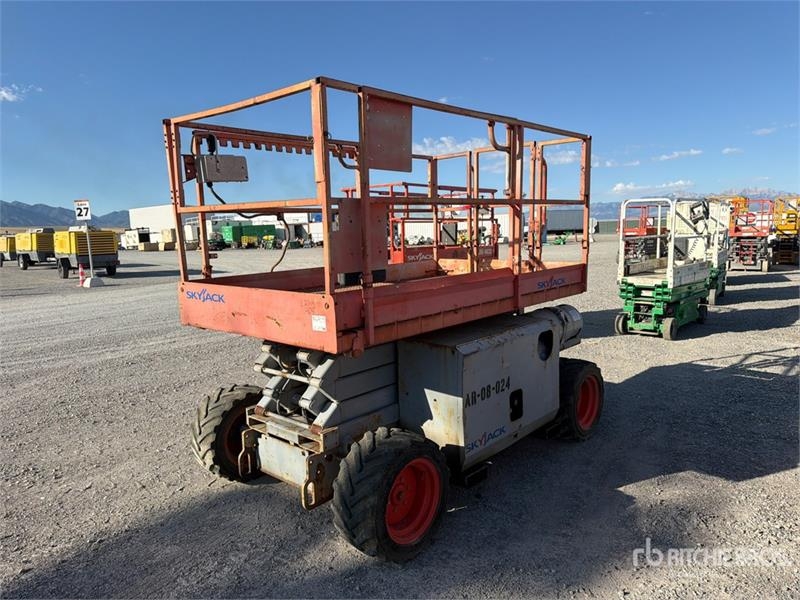 SkyJack SJ6826