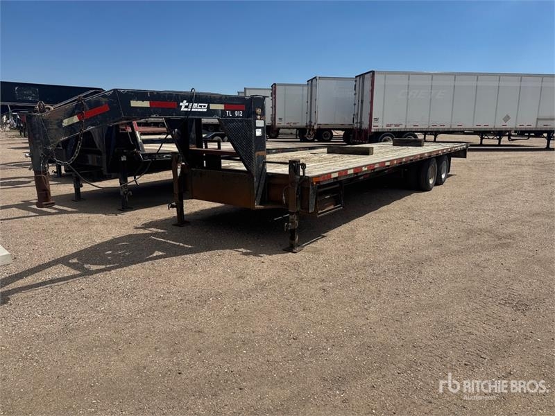 Temco 30 ft T/A Gooseneck Flatbed Trailer
