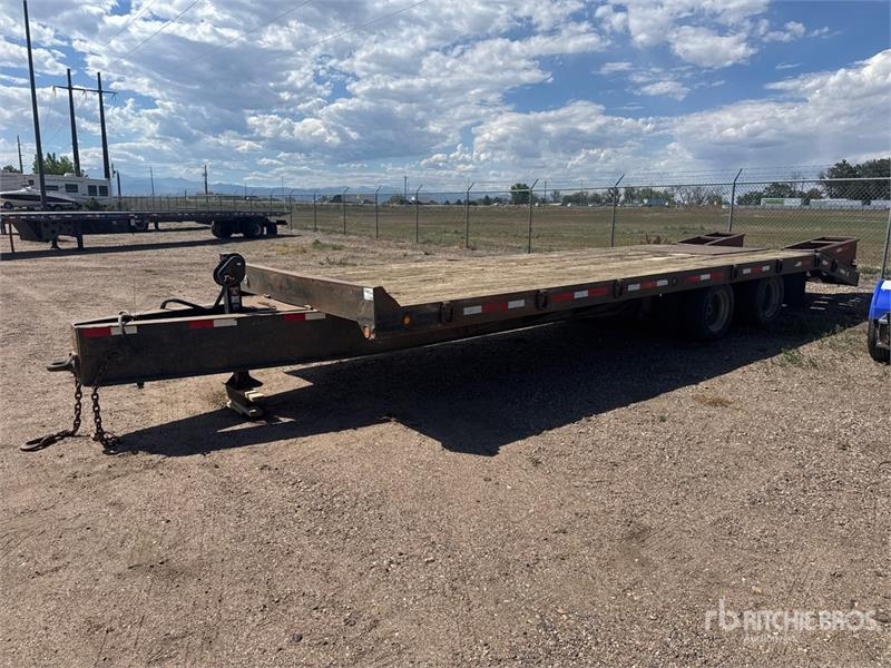 TOWMASTER 23 ft T/A Equipment Trailer