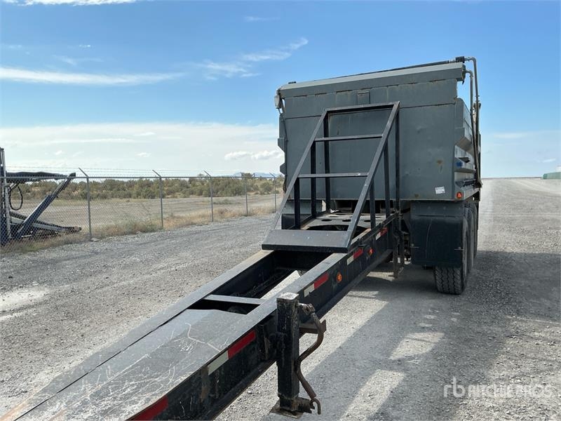 Tri/A Pup Dump Trailer