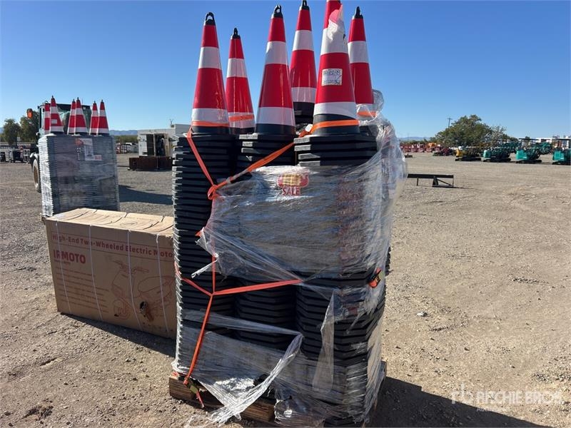 Poseur de canalisation TSC Quantity of (250) Traffic Cones (Unused) — occasion 2026