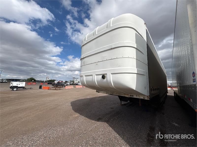 Semi-remorque porte-engins Utility Tri/A 8 Car Enclosed Car Carrier — occasion 1991
