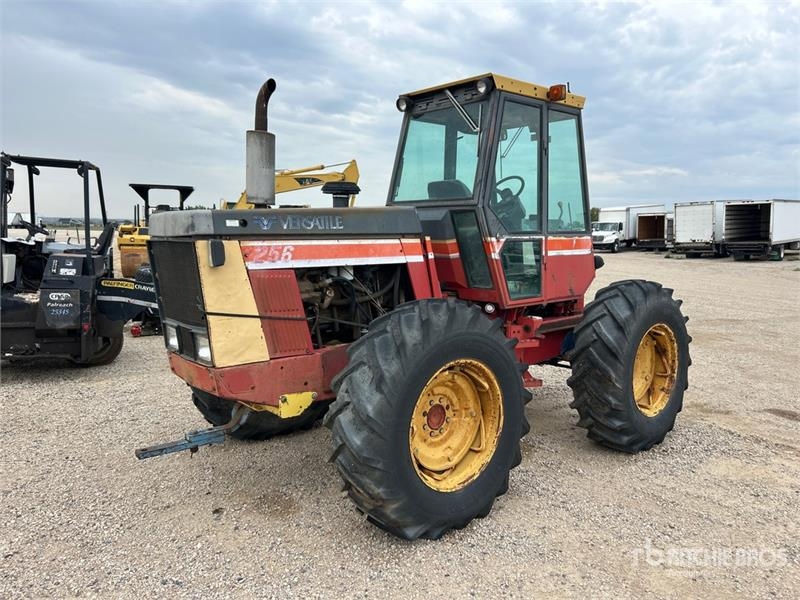Tracteur agricole Versatile 256 — occasion, 7 067 h