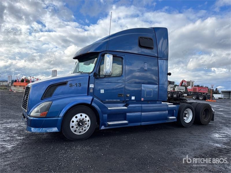 Tracteur routier Volvo VNL670 — occasion 2011
