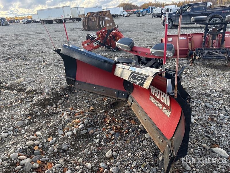 Chasse-neige Western 8 ft 6 in V Snow Plow — occasion