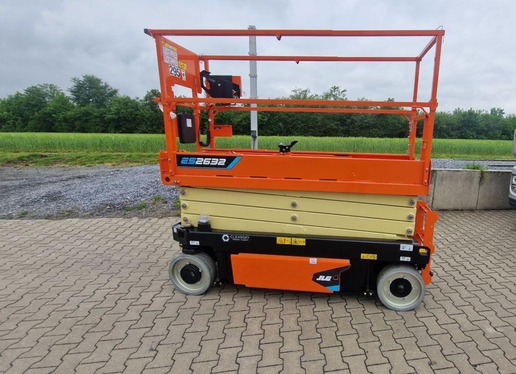 JLG ES2632