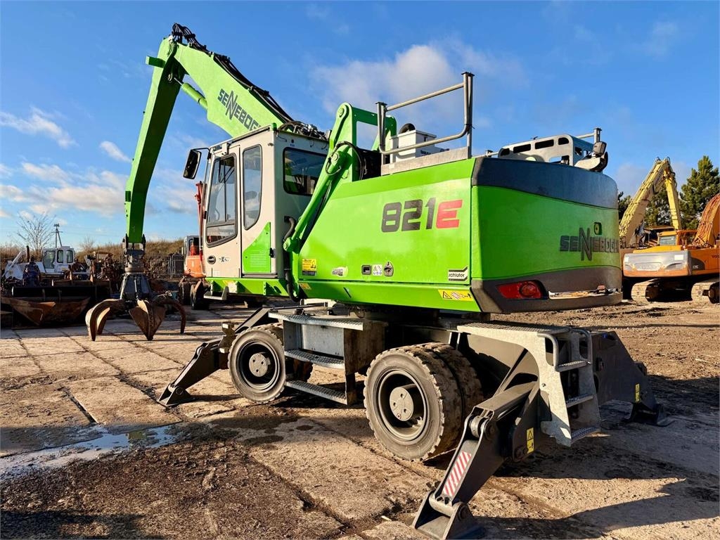 Sennebogen 821