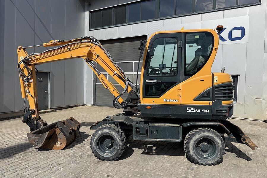 Pelle sur pneus Hyundai R 55W-9A — occasion 2021, 1 500 h