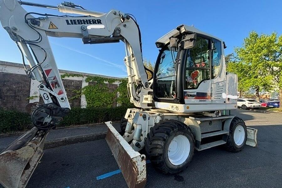 Pelle sur pneus Liebherr A 910 Compact — occasion 2017, 10 300 h