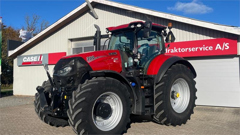 Case IH OPTUM 300 CVXDRIVE Traktor.