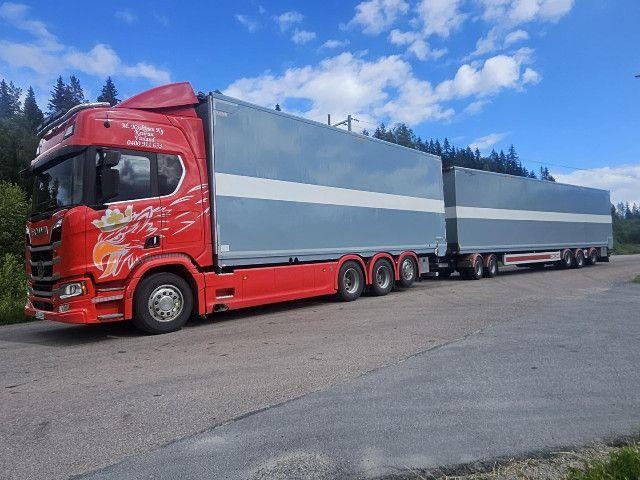 Scania R 590 B8x4*4NB