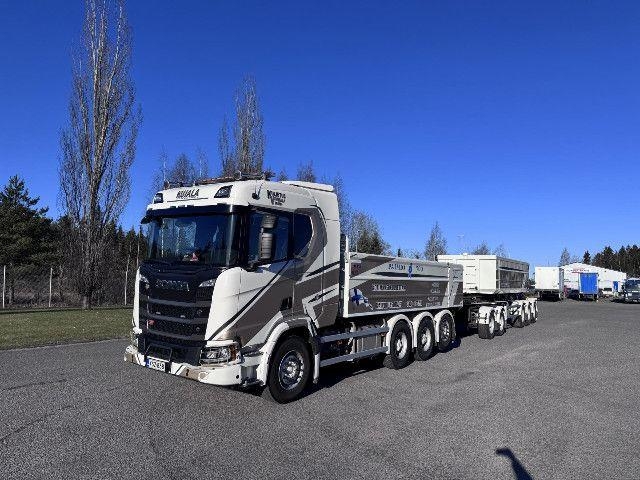 Scania R 590 B8x4*4NB + PerÃ¤vaunu