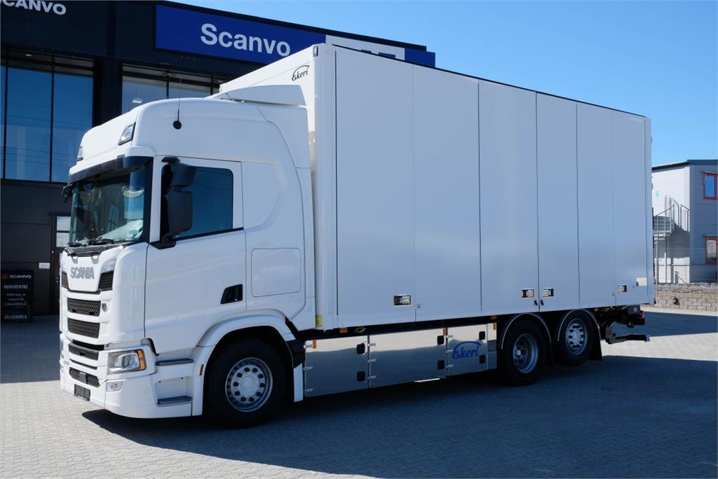 Scania R 560 6x2*4 Ekeri skåpbil