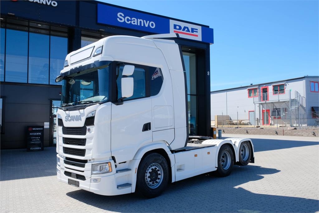Scania S 560 6x2 dragbil av 2024 års modell