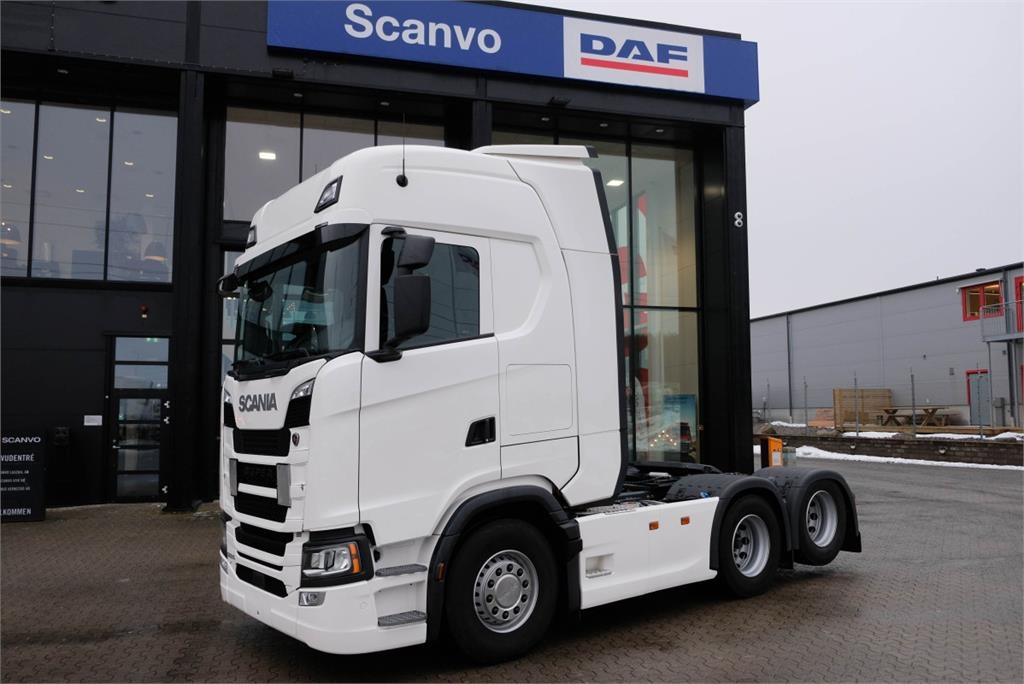 Scania S560 6x2 dragbil 2024 - endast 16 147 mil