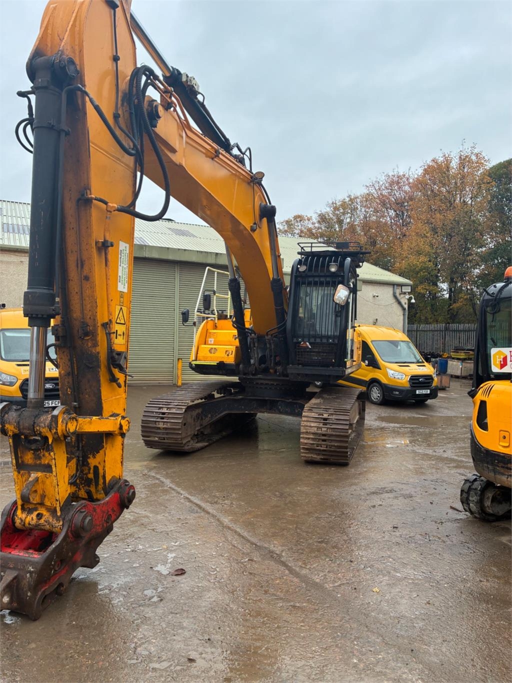 Pelle sur chenilles JCB JS300 — occasion 2021