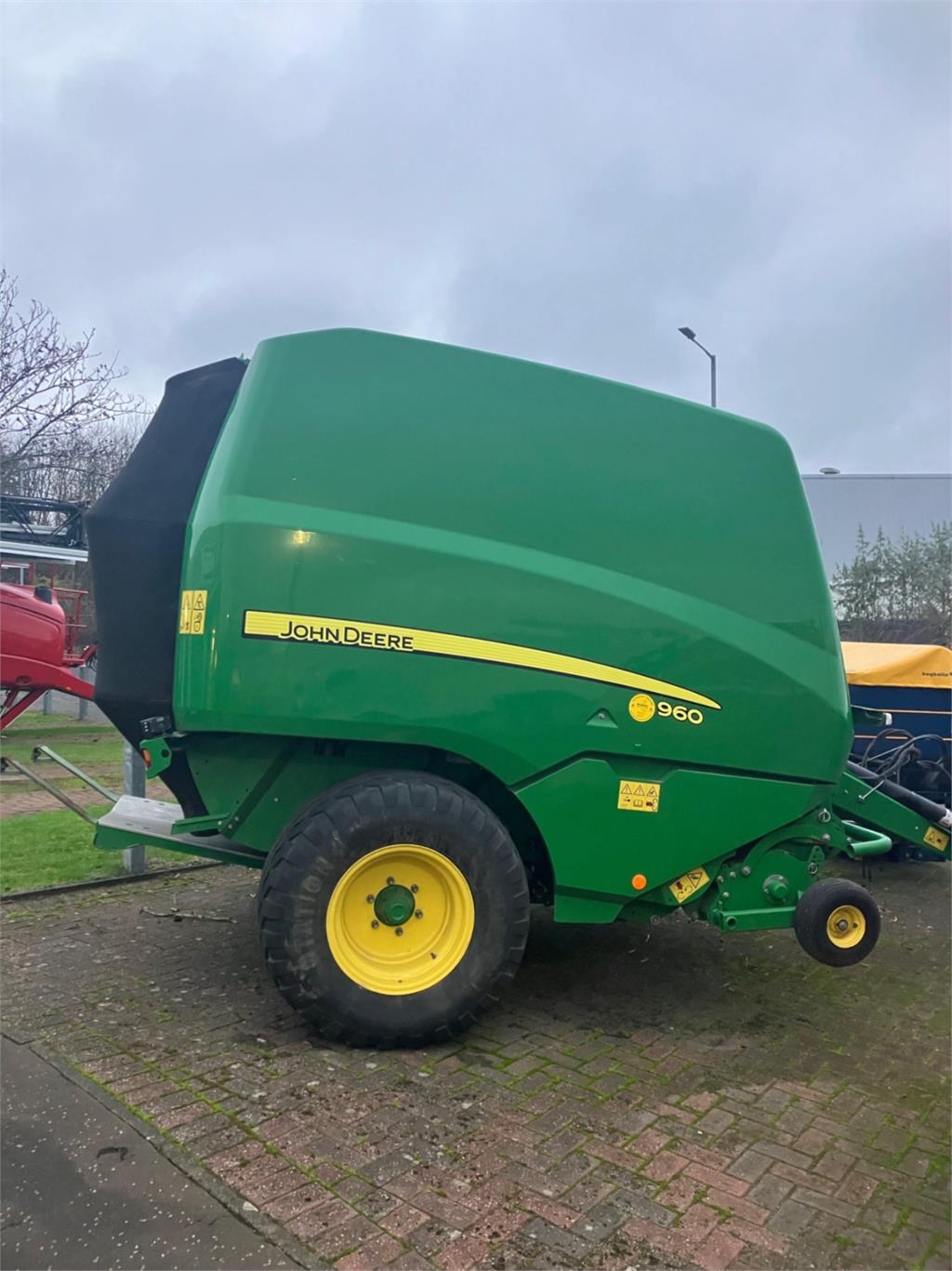 John Deere 960 BALER
