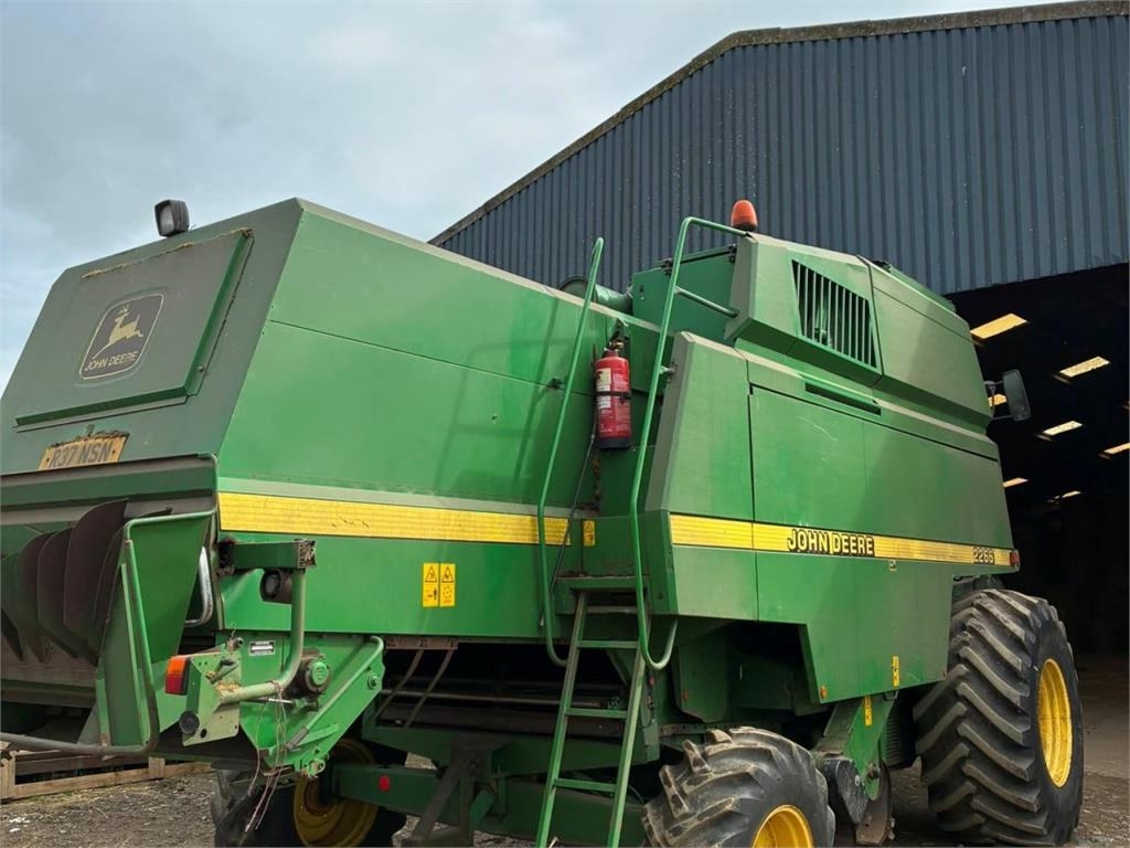 John Deere 2266
