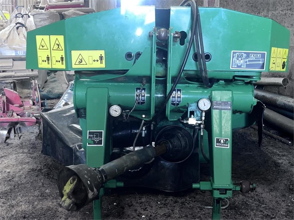 John Deere USED 331 MOWER CON