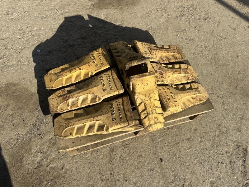 Bucket Teeth To suit a 20-30T Excavator