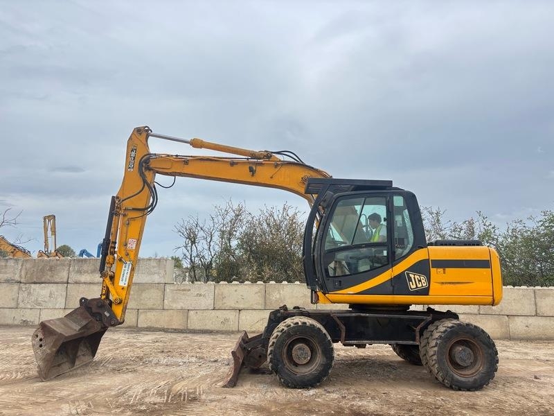 JCB JS130w
