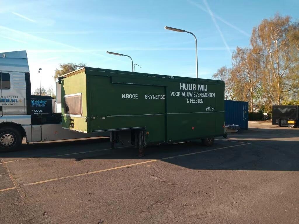 Buffet semi-trailer
