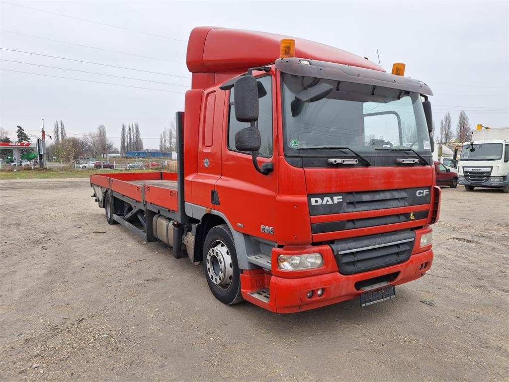 DAF CF 75.360 - machine transport trailer