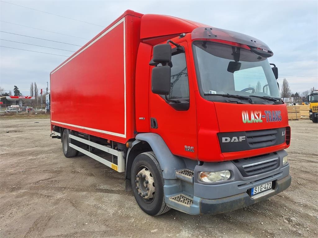 DAF LF 55.220 Koffer + DHollandia LBW 2500 kg