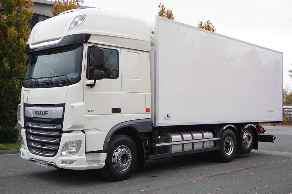 DAF XF 450 6×2 E6 / Refrigerator Lacapitaine 18 pallet