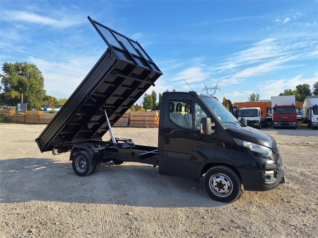 Iveco Daily 35-130 - 3 sided Tipper