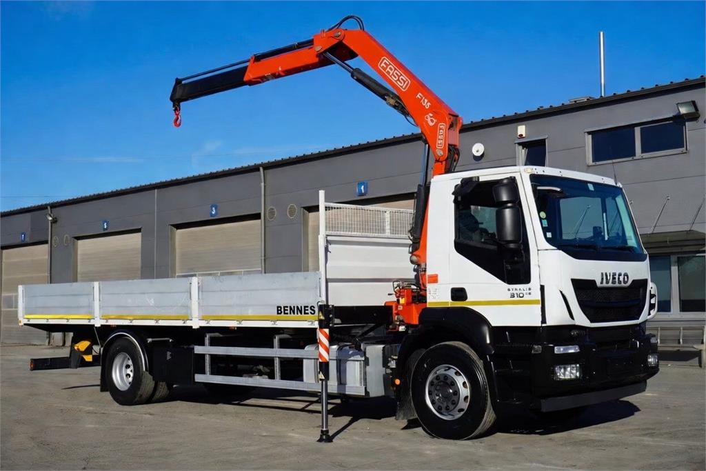 Iveco STRALIS 19.310 / E6 / Flatbed 19 EPAL / FASSI F135