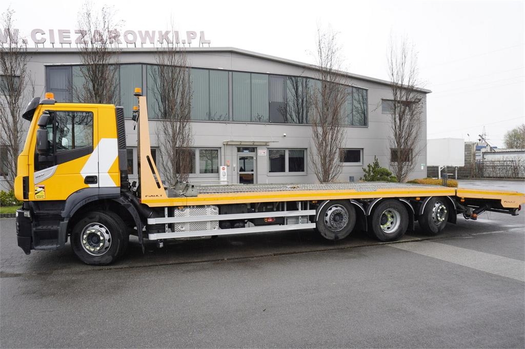 Iveco Stralis 420 8x2 / Fiault tow truck superstructure
