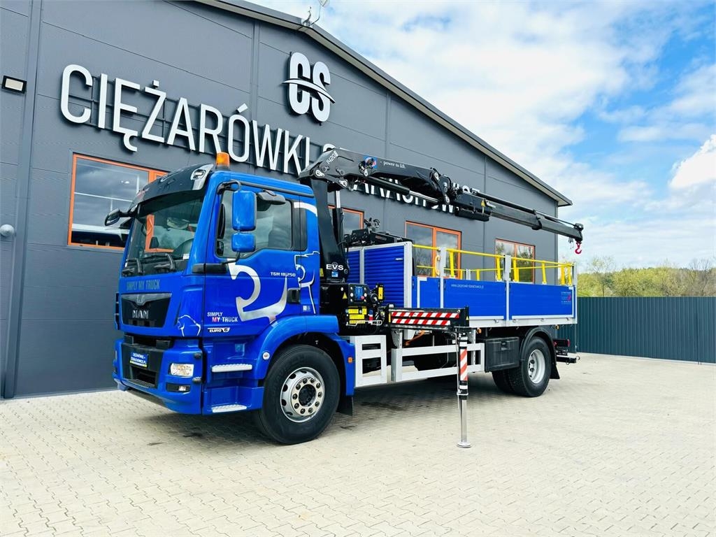 MAN TGM 18.250 skrzyniowy z HDS / żuraw z pilotem oraz