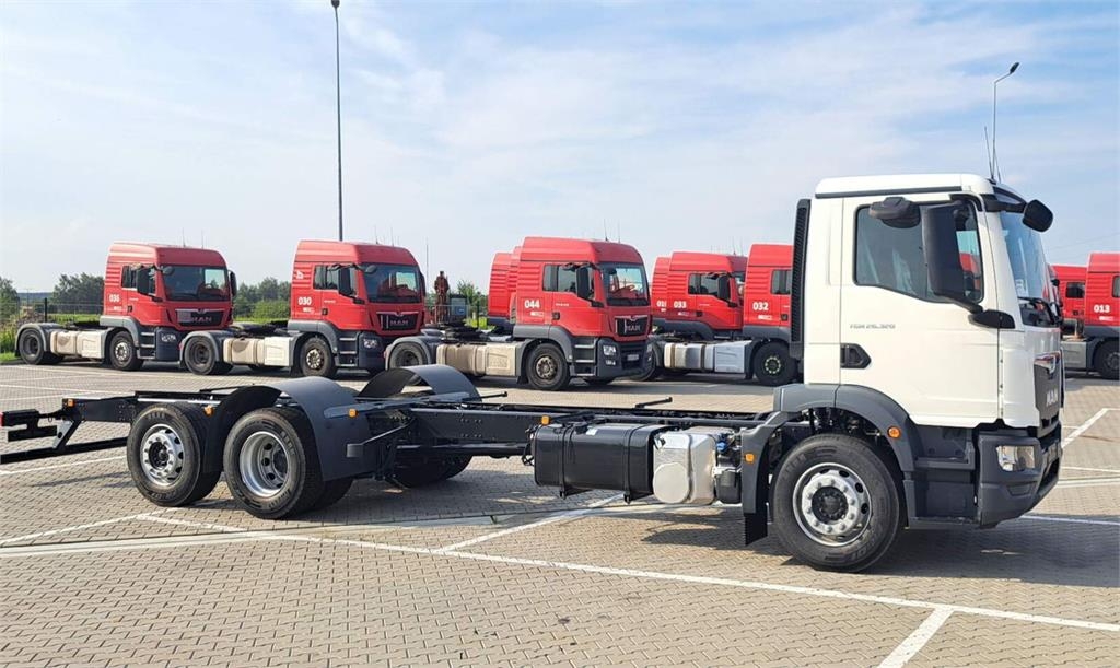 MAN TGM 26.320 6x2-4 / truck chassis / 0 km! / 2026 /