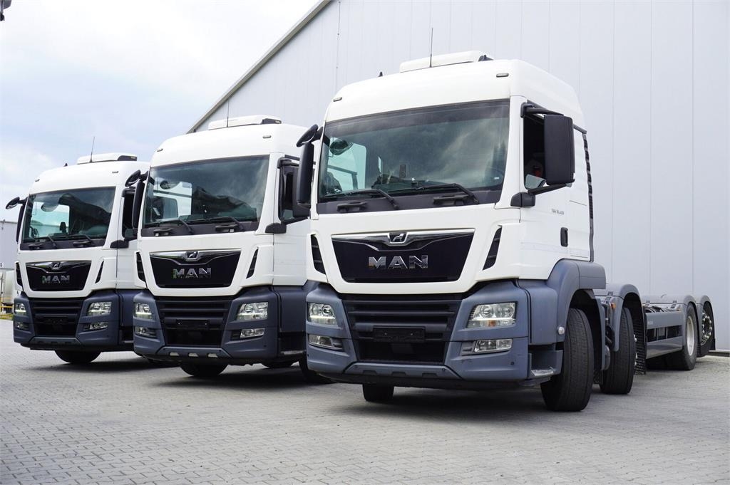 MAN TGS 35.420 8×2 / Chassis 6.4 m / 3 steered axles /
