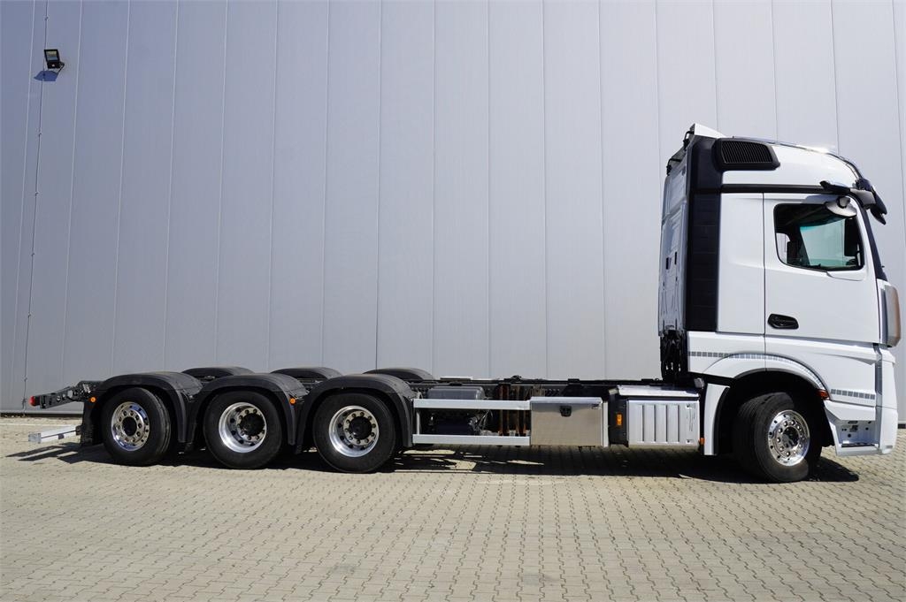 Mercedes-Benz Actros L 3552 8x4 / 2023 / 76 T GVM / chassis 760