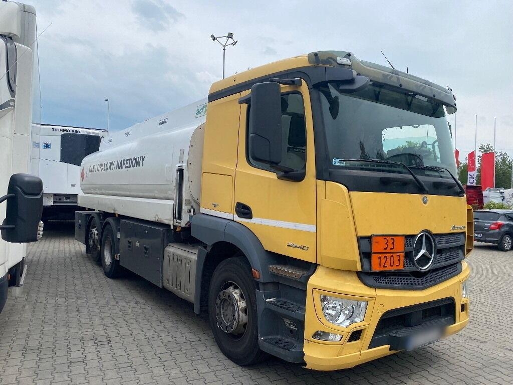 Mercedes-Benz Actros 2540 / fuel tanker 20 m3 / steered axle