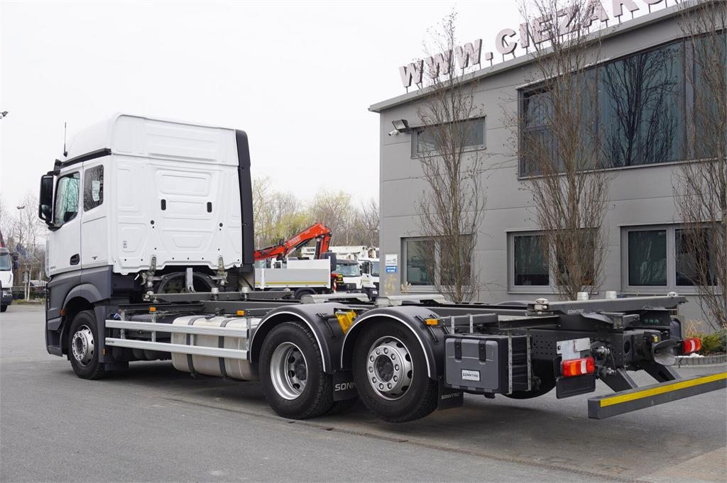 Mercedes-Benz Actros 2540 6x2 / 40 tho. km! / 5-seater cab! / BD