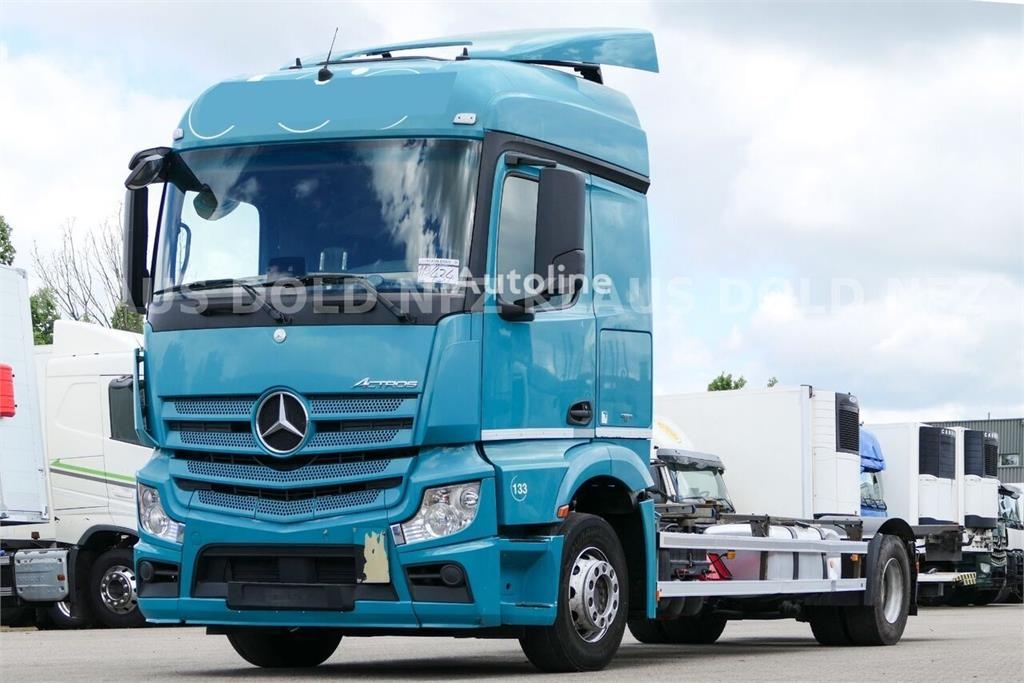 Mercedes-Benz Actros 1840 BDF Container Truck / 2 XL Fuel Tanks