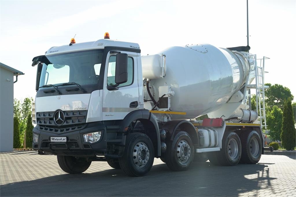 Mercedes-Benz Arocs 3240