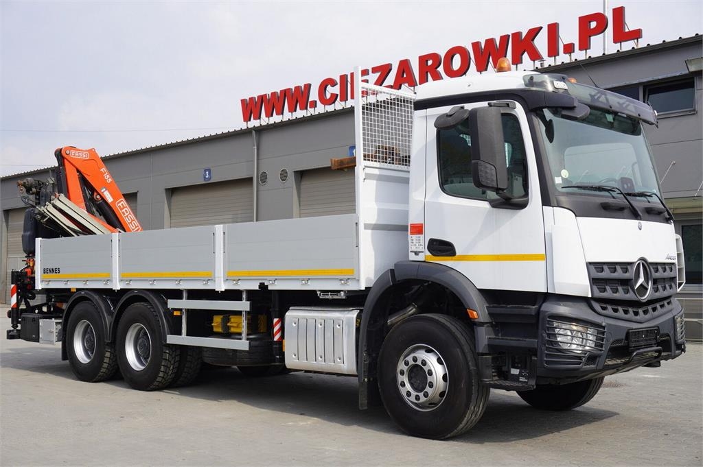 Mercedes-Benz Arocs 2633 flatbed truck / Crane FASSI F155A.0.23