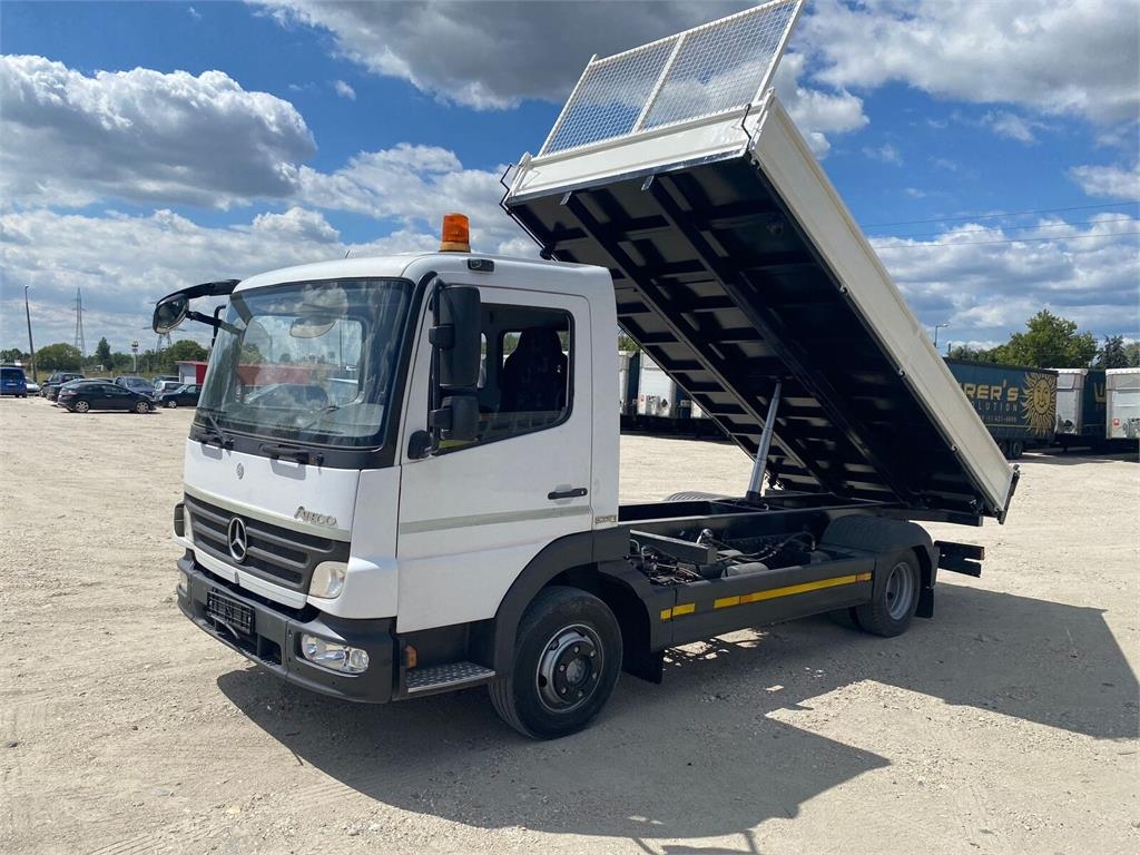 Mercedes-Benz Atego 818 - 3 sided tipper