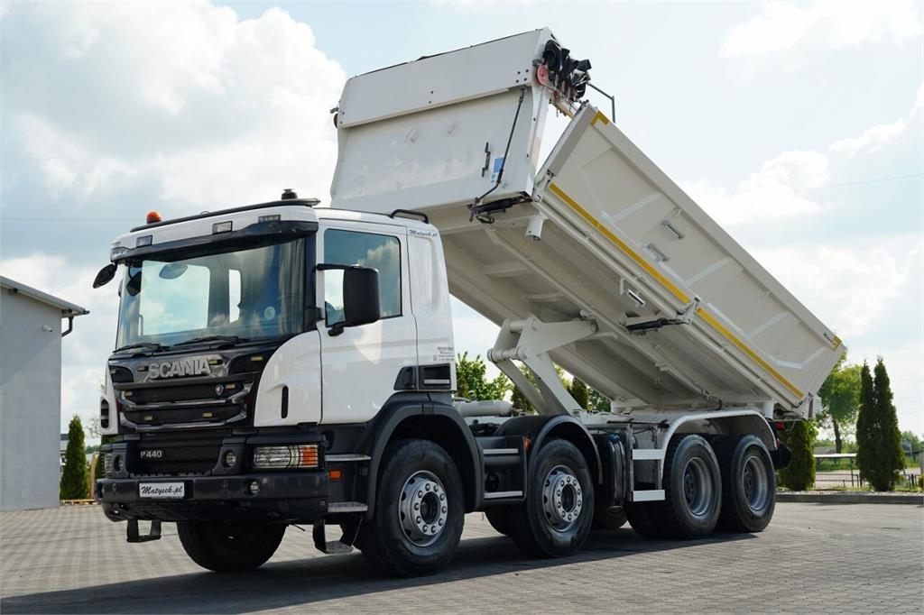 Scania P 440 / 8x4 / WYWROTKA 2 STRONNA / HYDROBURTA / BO