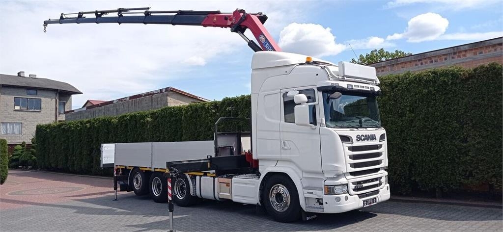 Scania R580 V8 8x4 Flatbed Truck / HMF 3220 K7 Crane