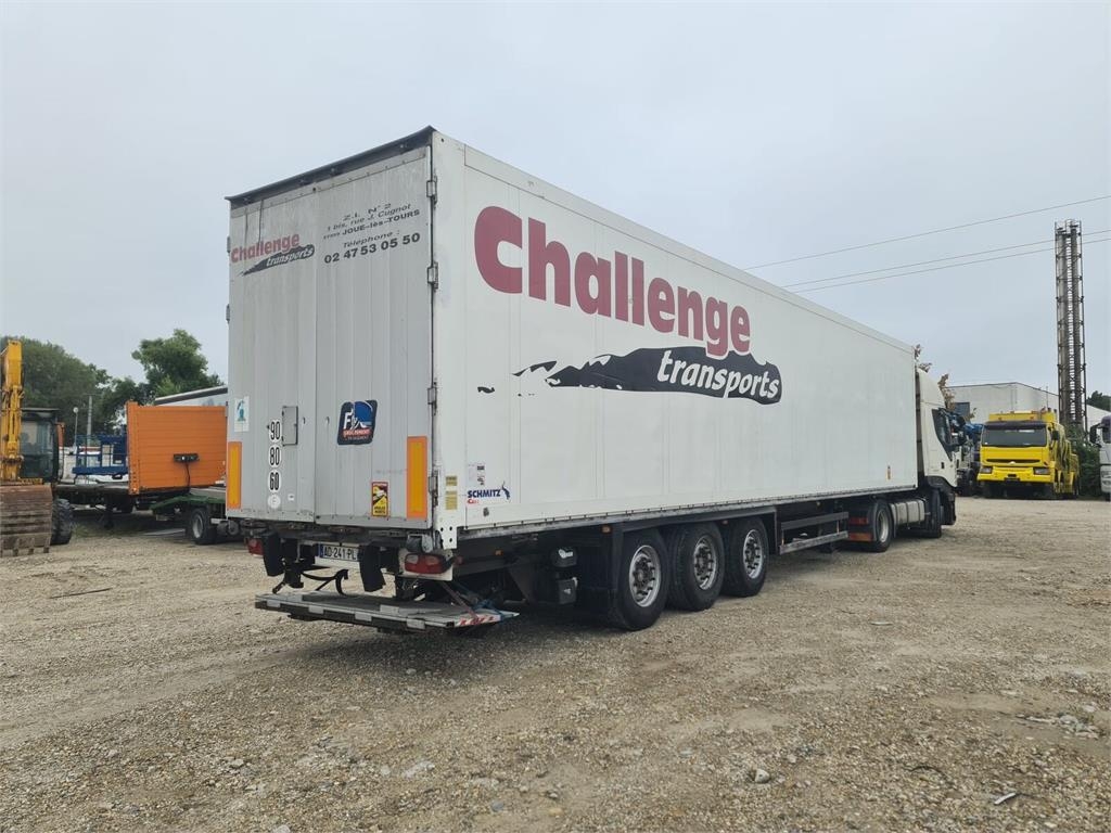 Schmitz Cargobull SKO 24 Koffer semi-trailer + MBB HF 1500 kg